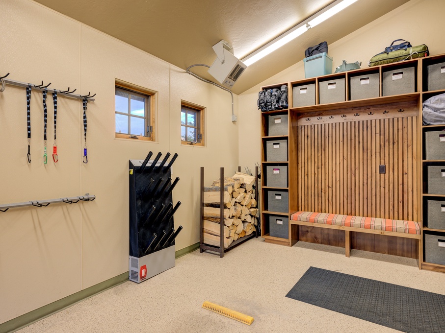 Boot dryer in single-car garage