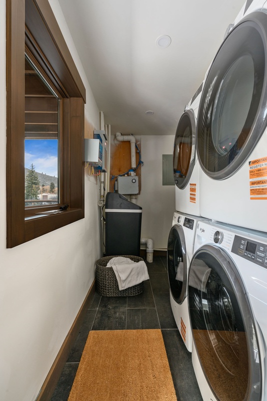 The Cottonwoods — Laundry Room