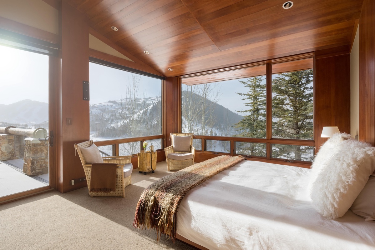 The Lookout — Primary Suite