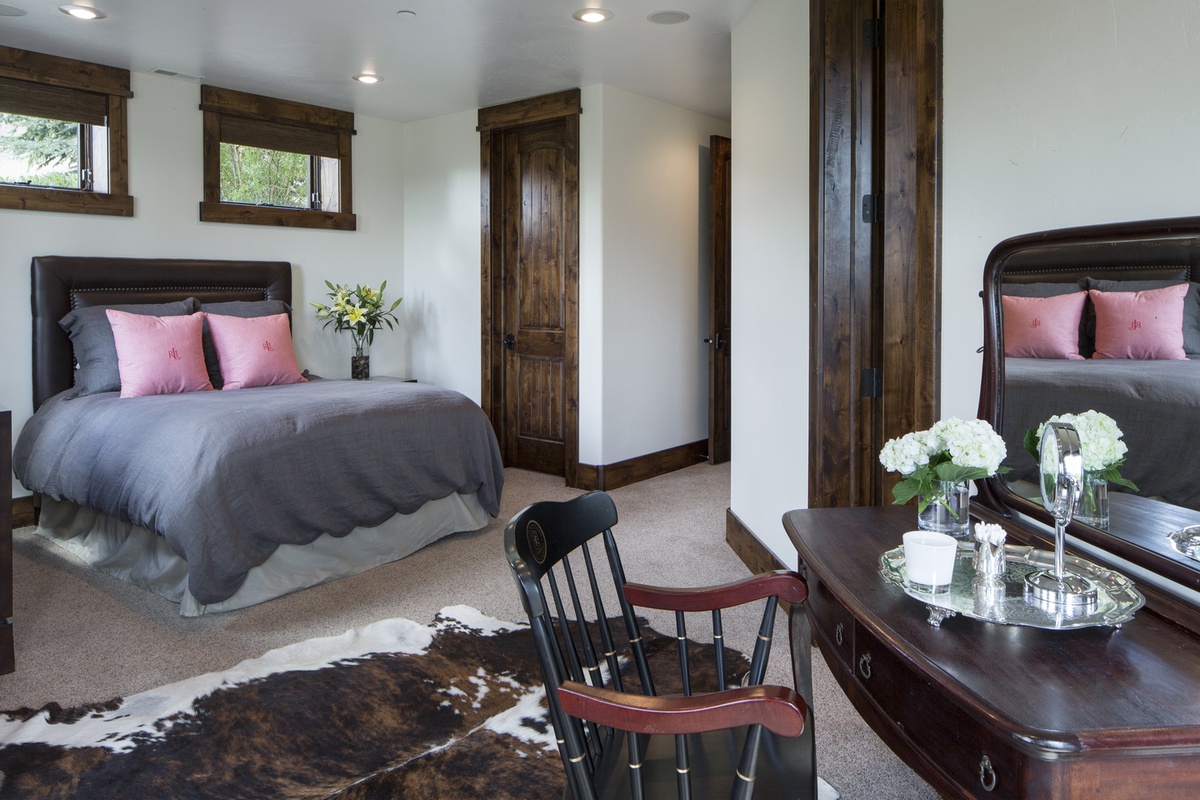 Horsethief Canyon Lodge — Guest Bedroom 5 (North)