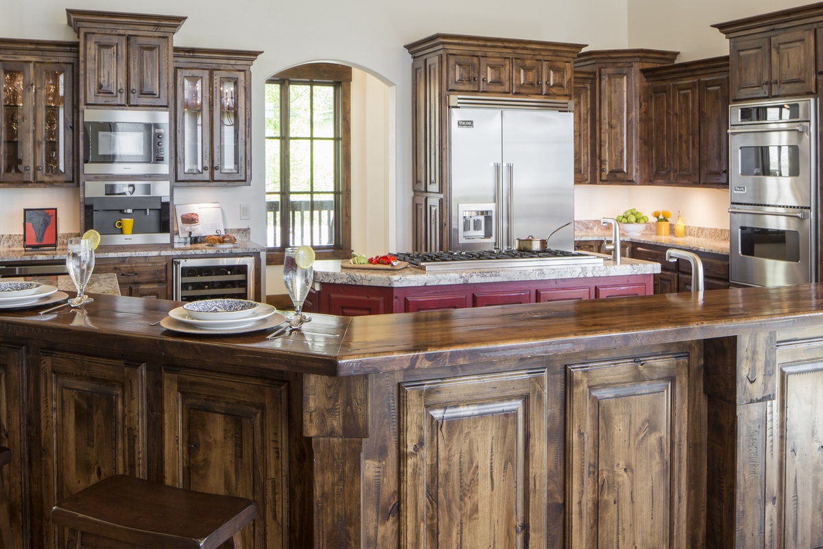 Horsethief Canyon Lodge — Kitchen / Dining