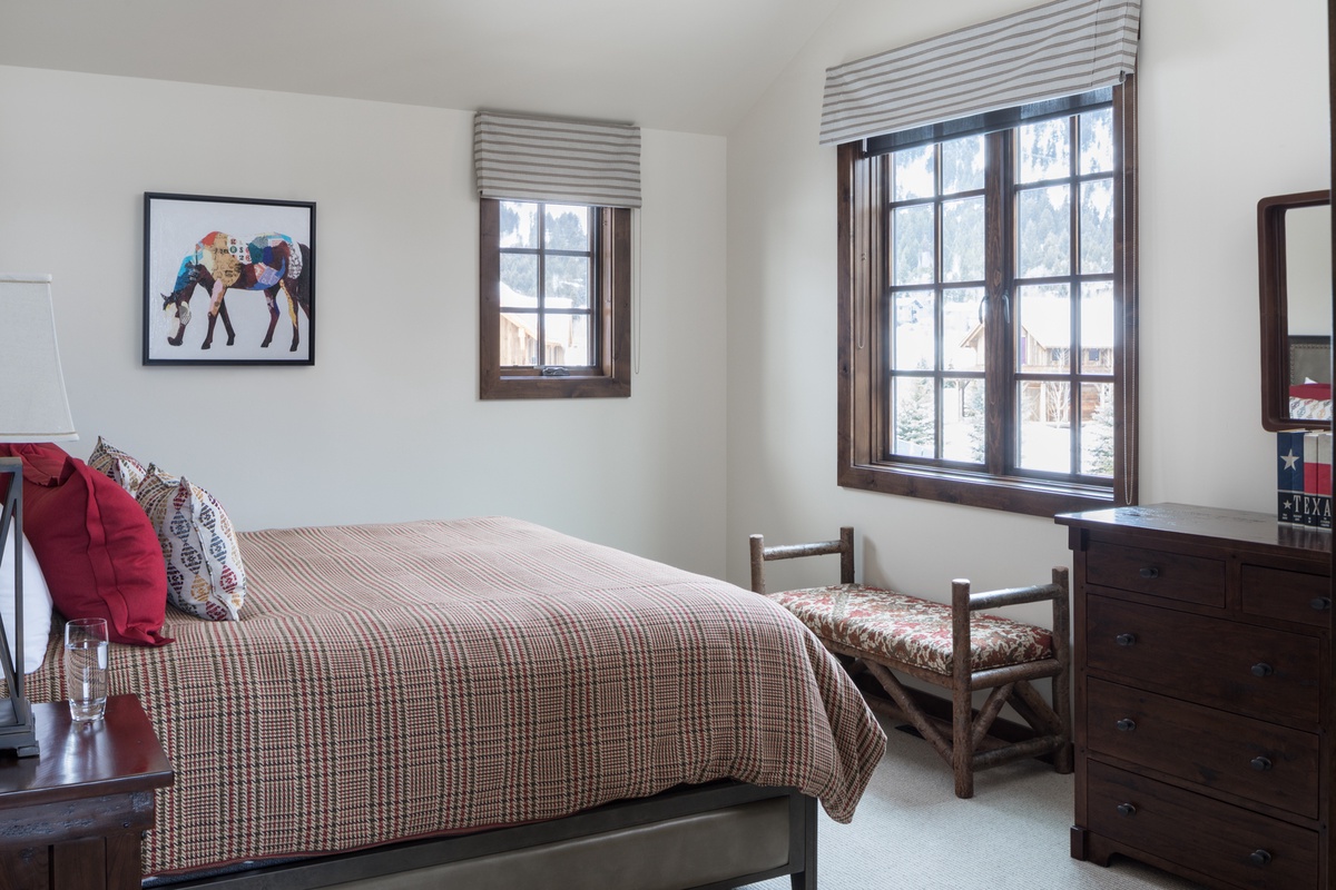Mountain Vista — Guest Bedroom 3 (Center)