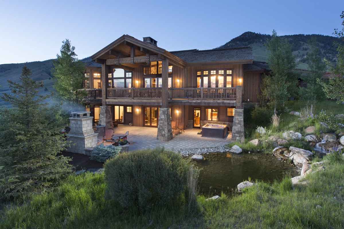 Horsethief Canyon Lodge — Backyard