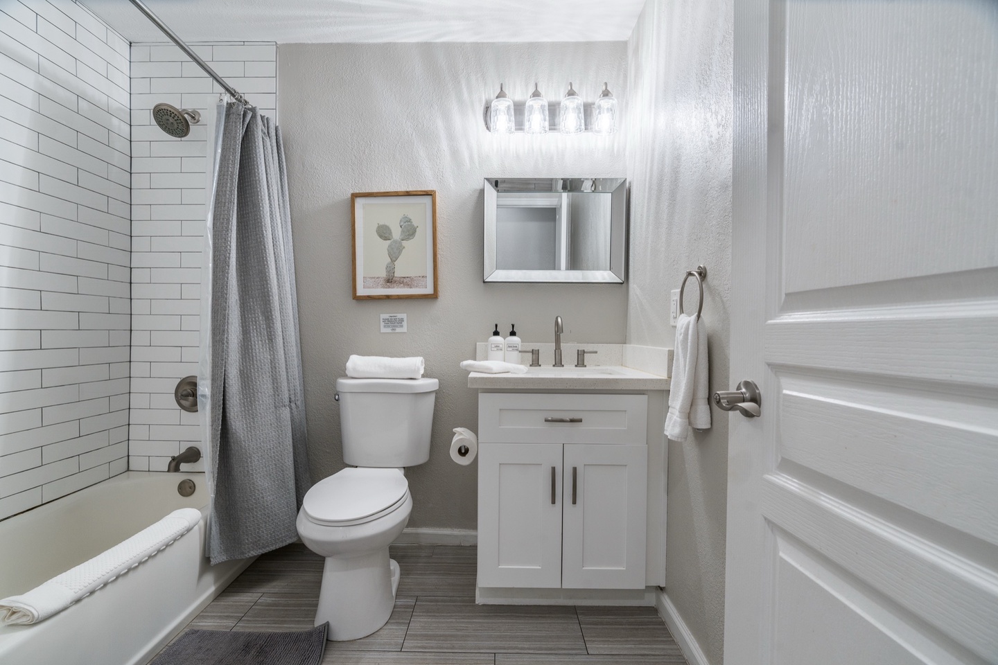 Bathroom 2 w/ Shower & Tub combo