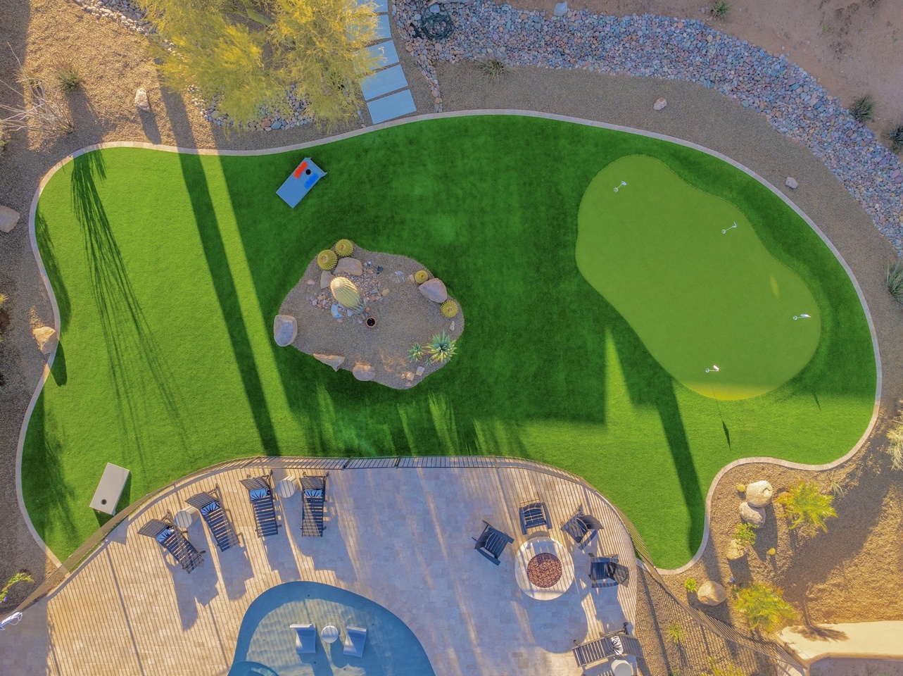 Top-tier outdoor setting