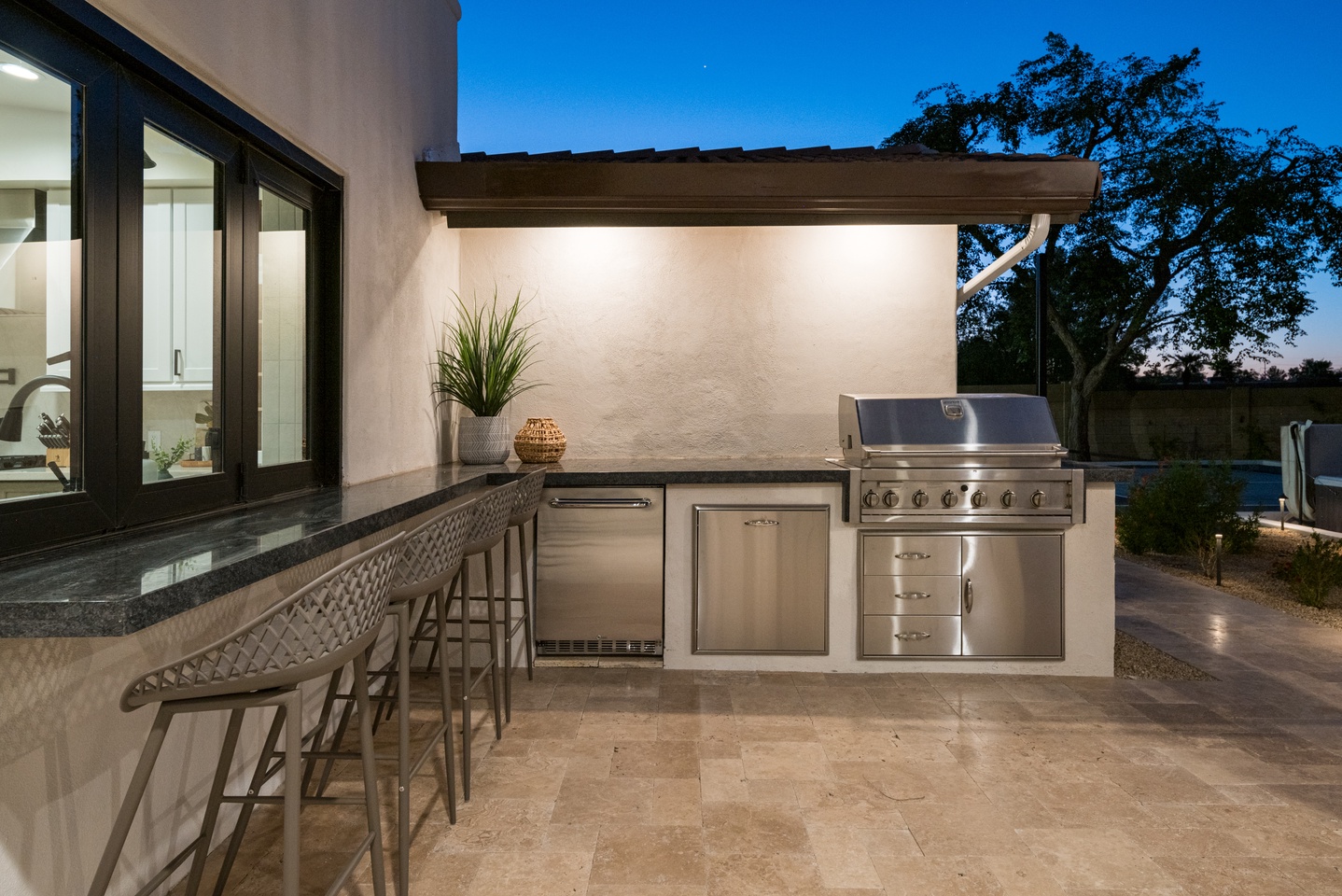 Quality outdoor grilling / bar area