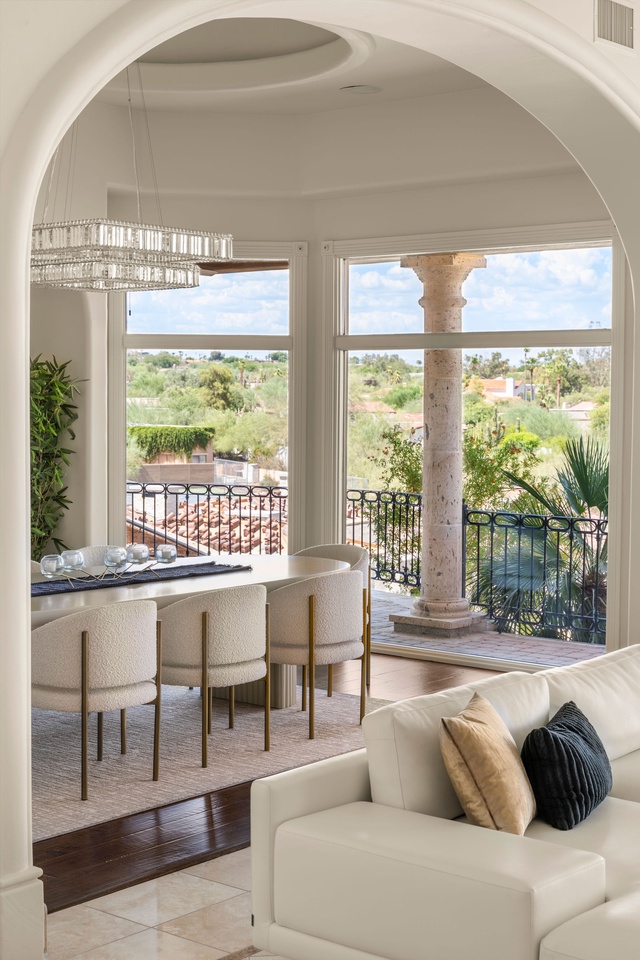 Flow to dining room