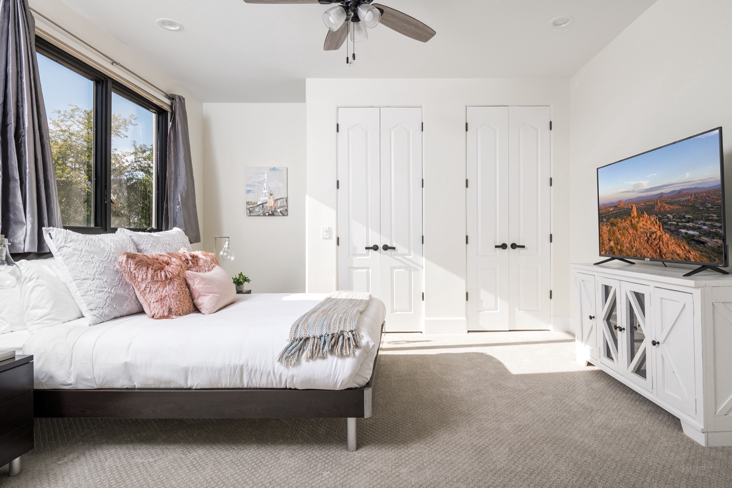 Main house Bedroom 3 - Queen bed