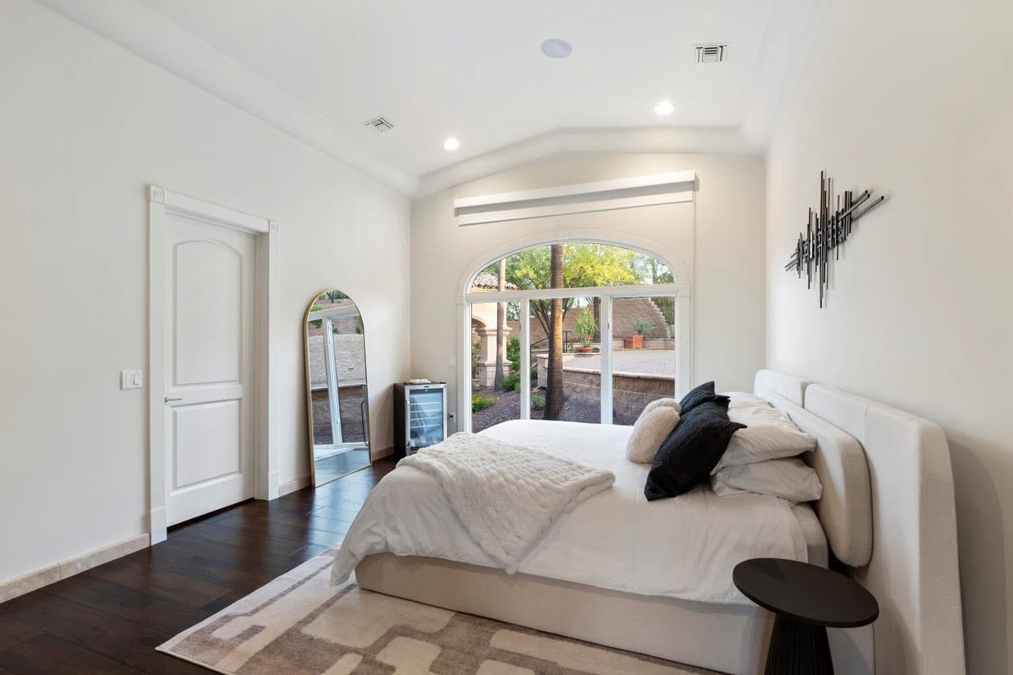 Bedroom 2 - King bed + sofa sleeper