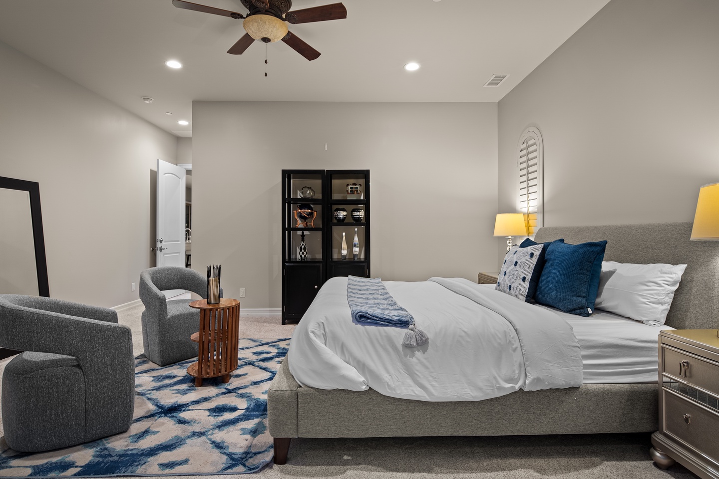 JL_5CougarDr-interiors-PrimarySuite-11