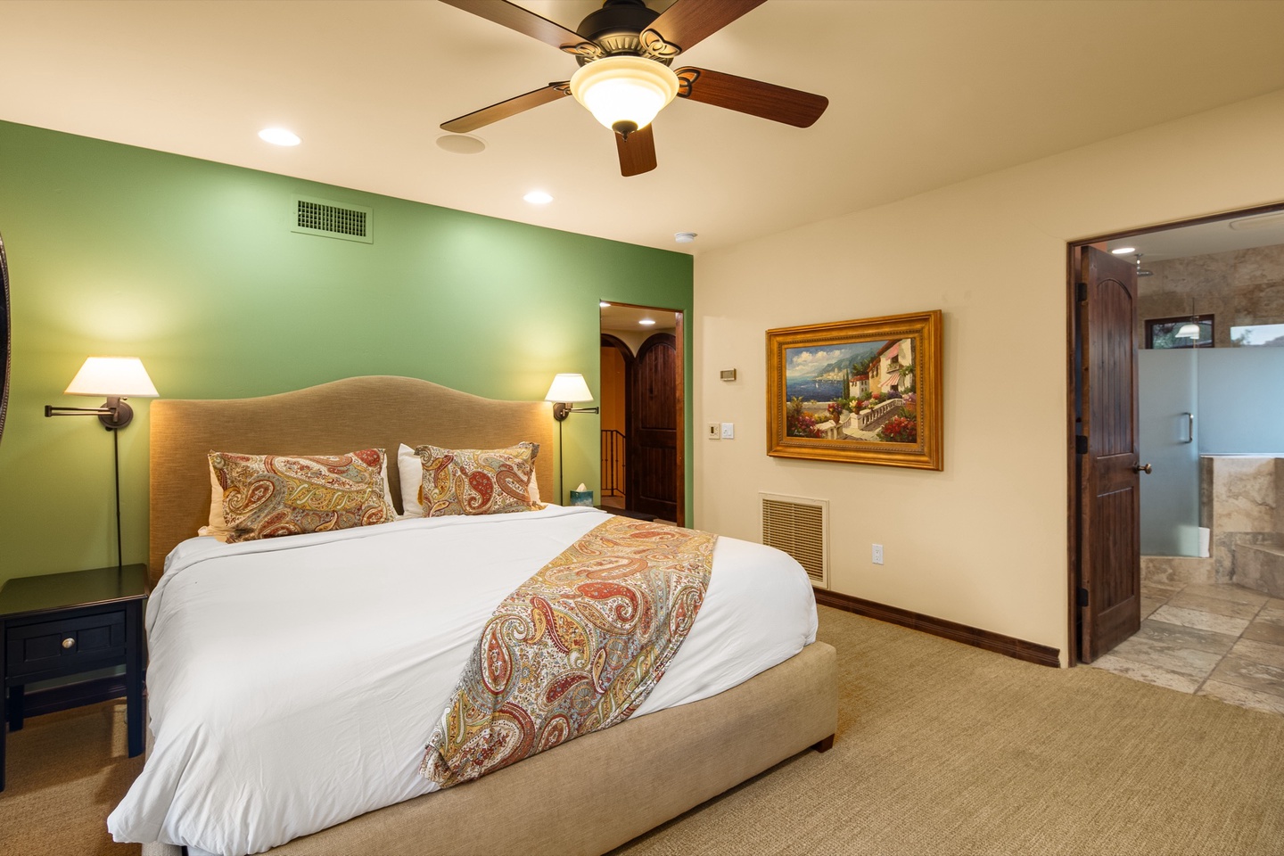 Master bedroom - King bed
