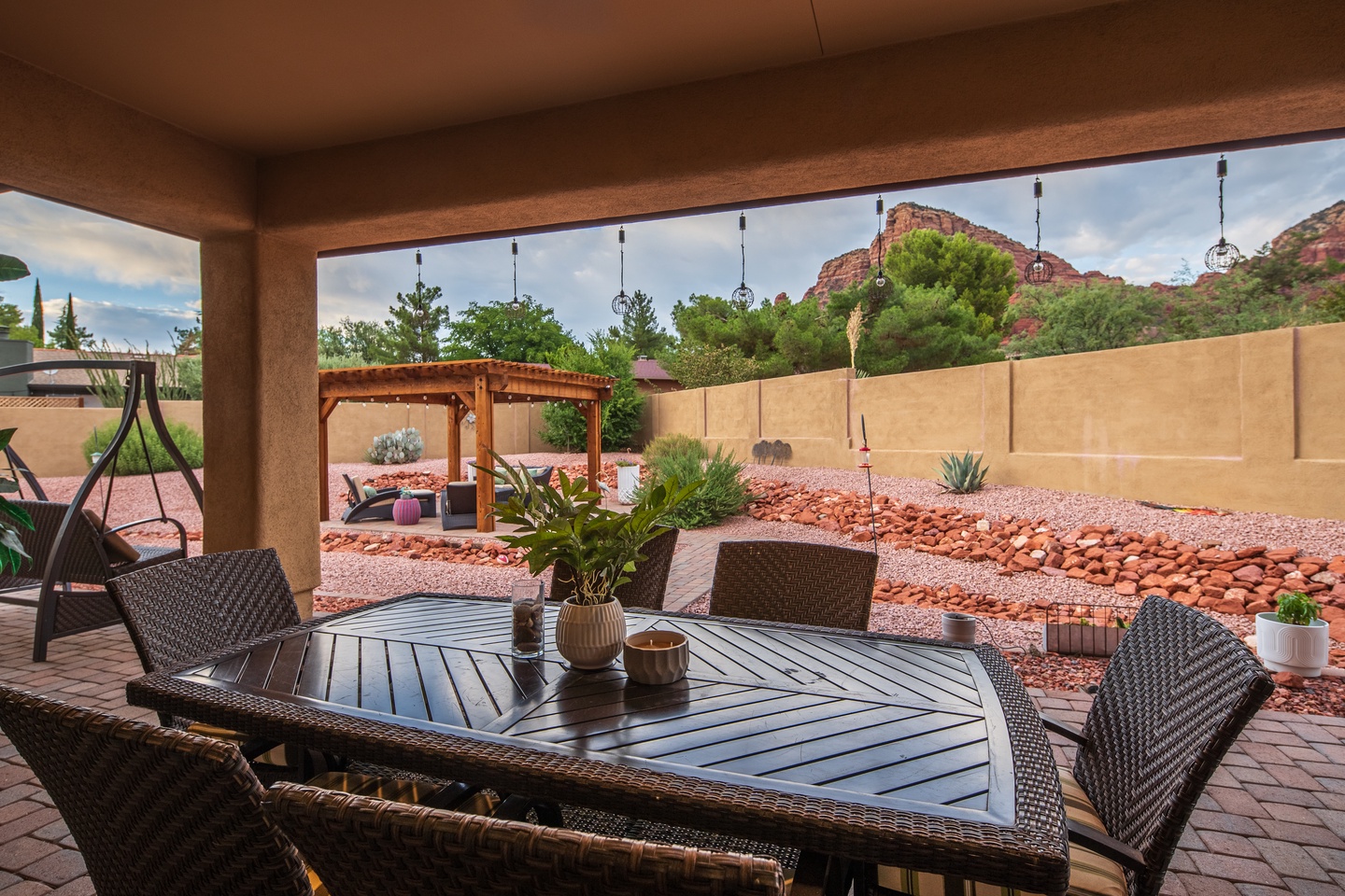 JL_5CougarDr-exteriors-03