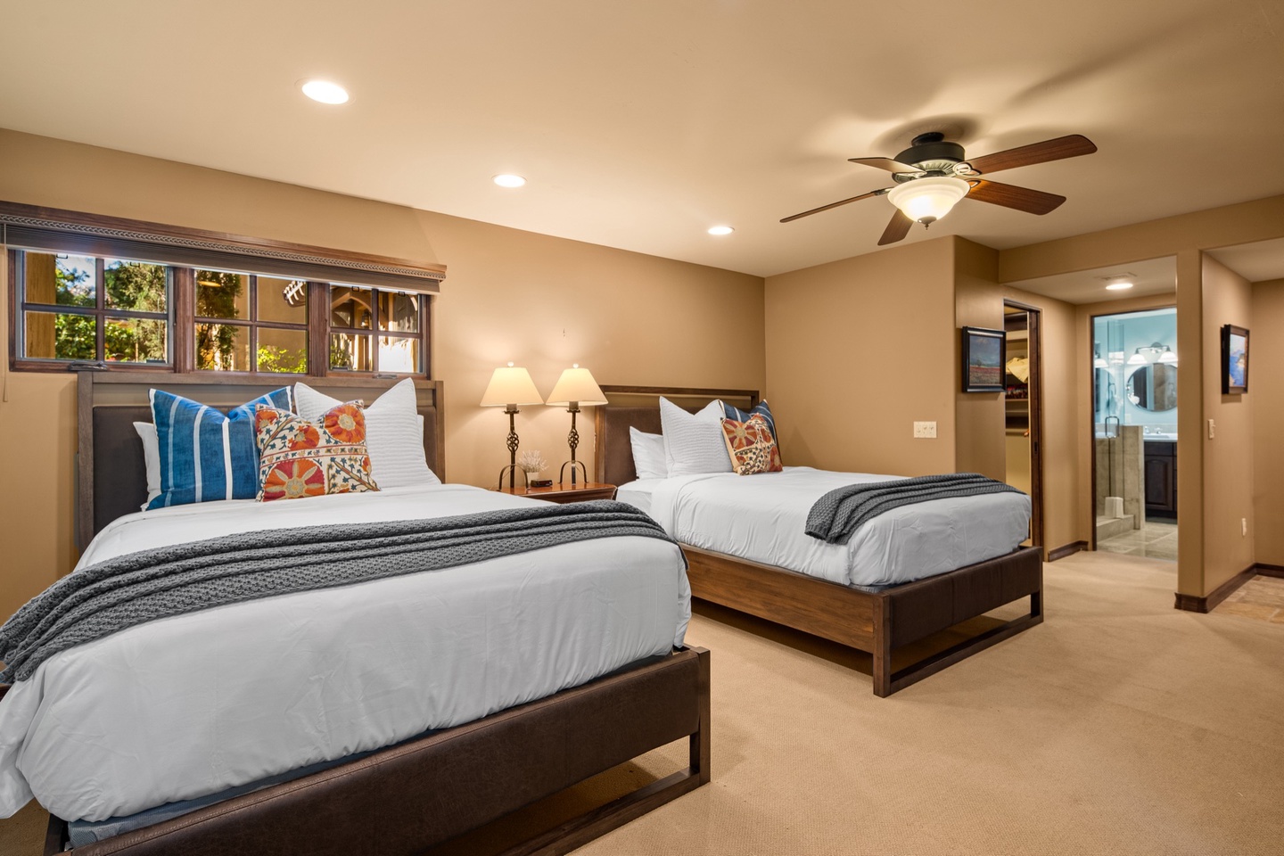 Bedroom 2 - 2 Queen beds