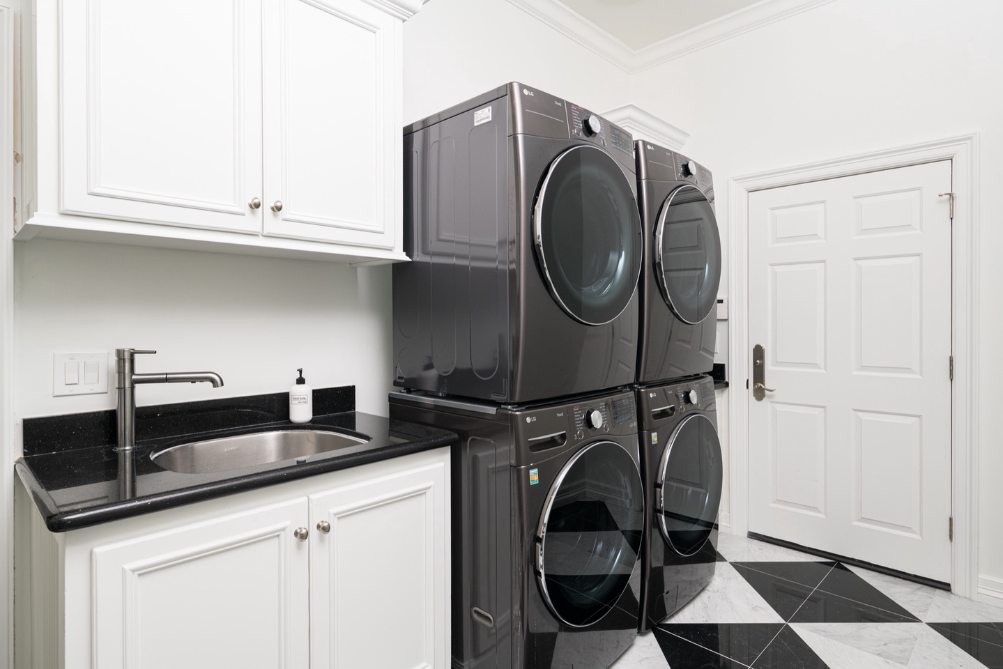 Laundry room with 2 washer and 2 dryers