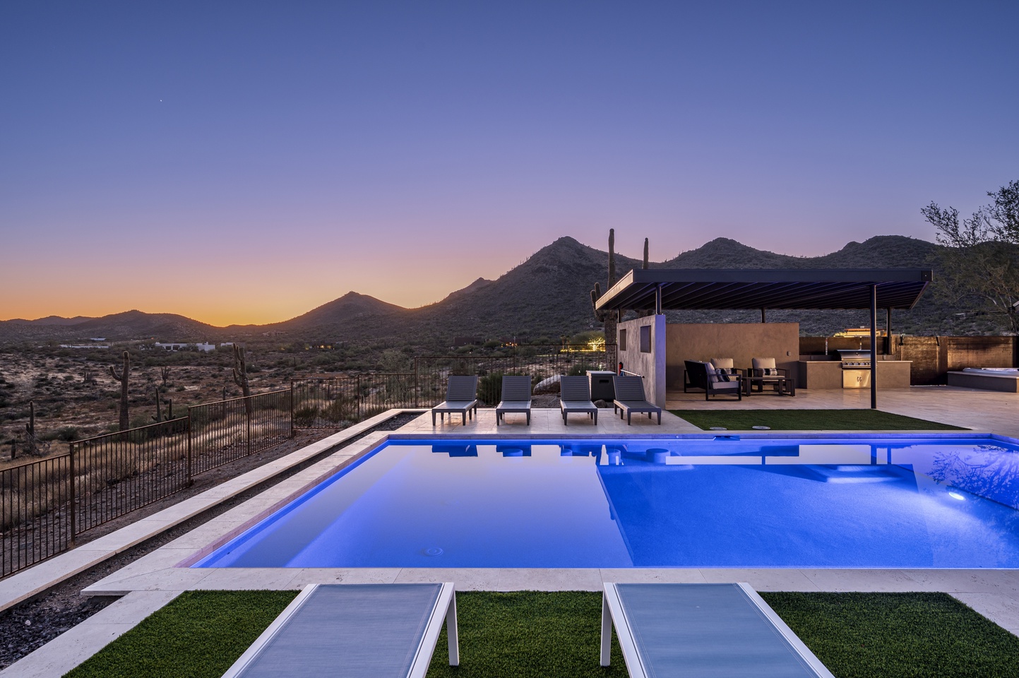 Swim up bar in the pool!