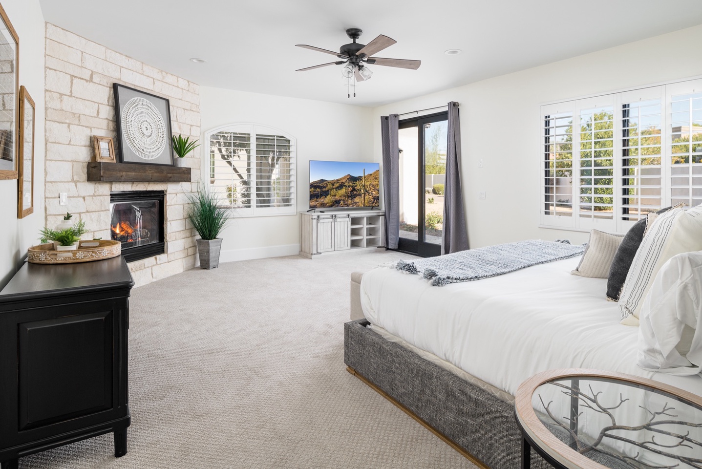 Master bedroom 1 - Wall TV and fireplace