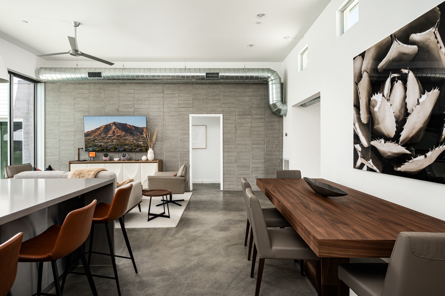 Dining seating