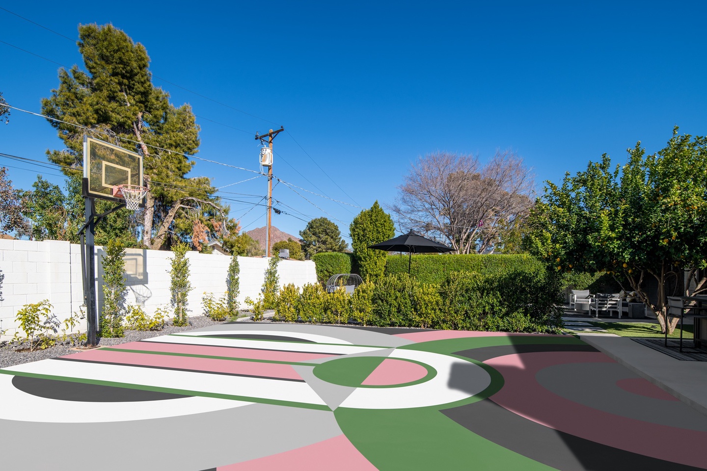 Sports court - Great for playing HORSE