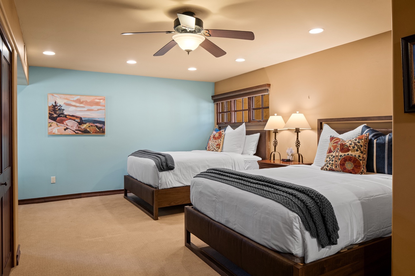 Bedroom 2 - 2 Queen beds