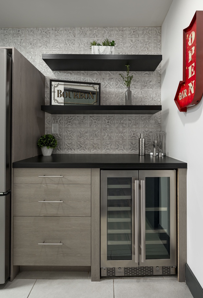 Butler Pantry - perfect for cocktails making and wine opening!
