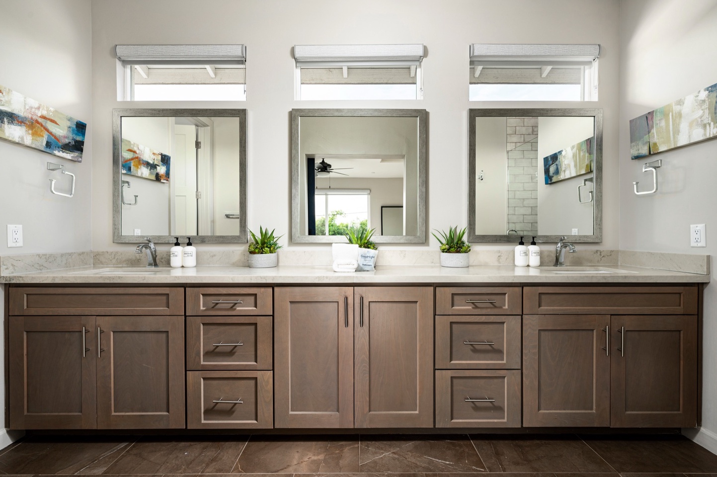 Secondary Master Bathroom (upper level)
