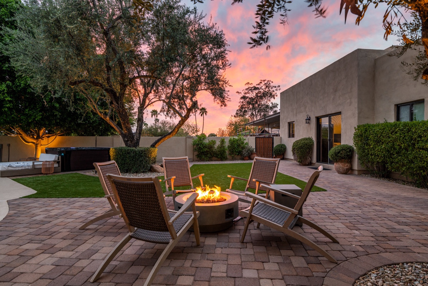 Gas lined fire-pit