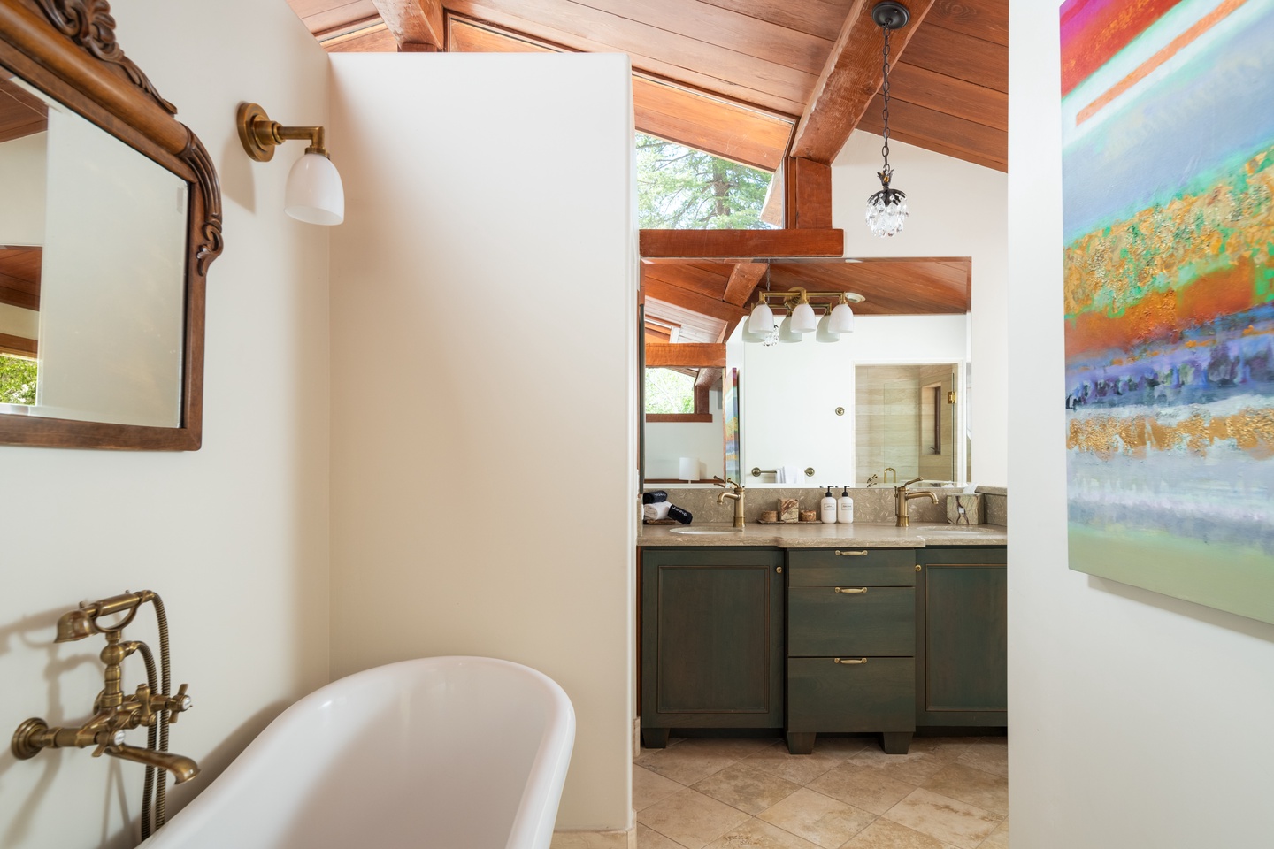 Master bathroom w/ free standing tub