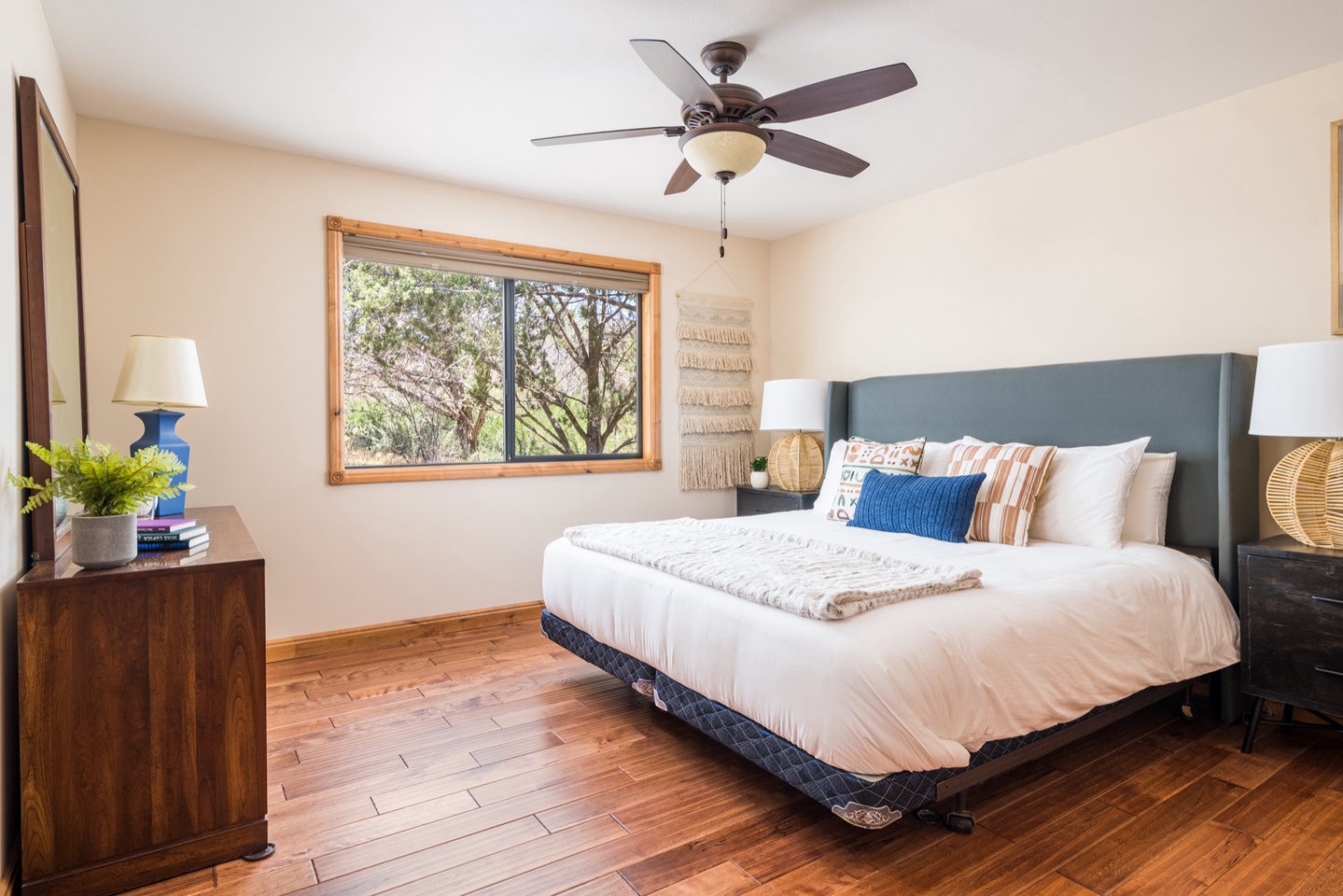 Master bedroom - King bed