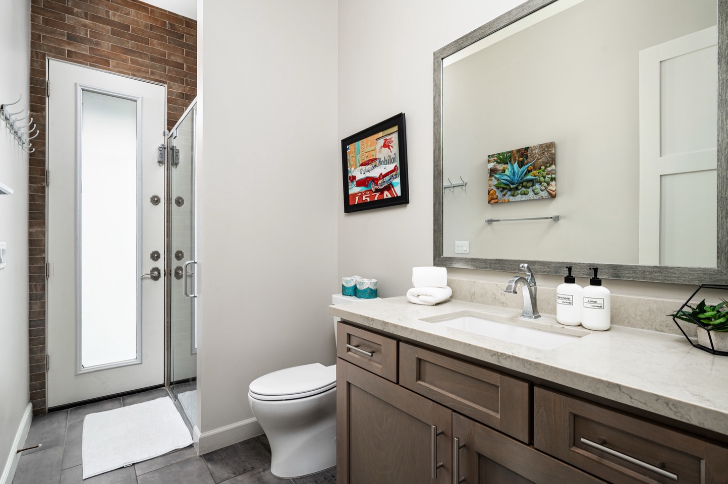 Bathroom 4 - Full Bathroom