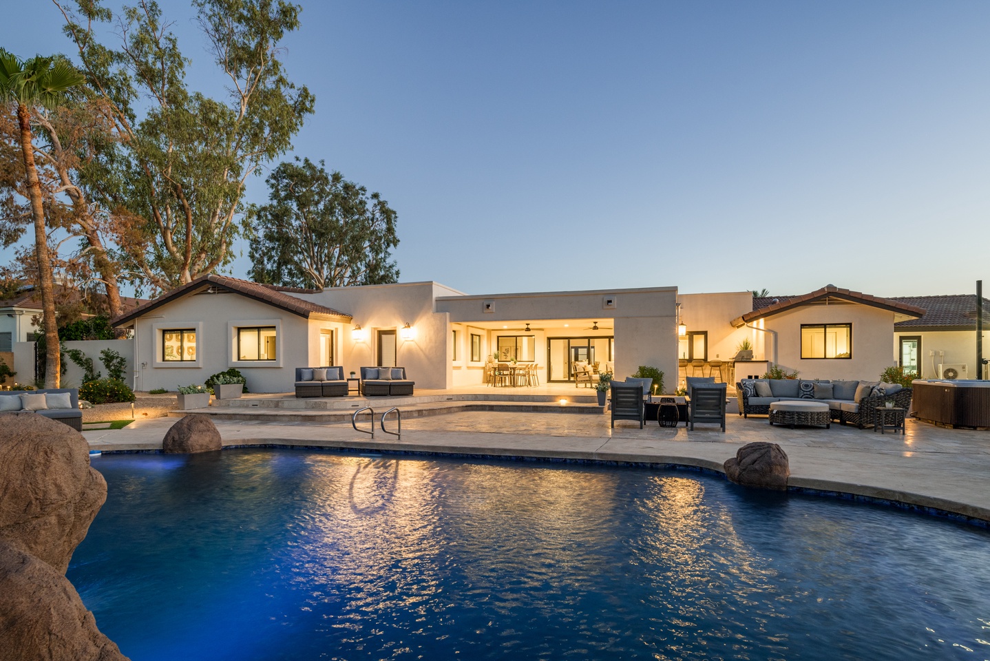 Spacious pool