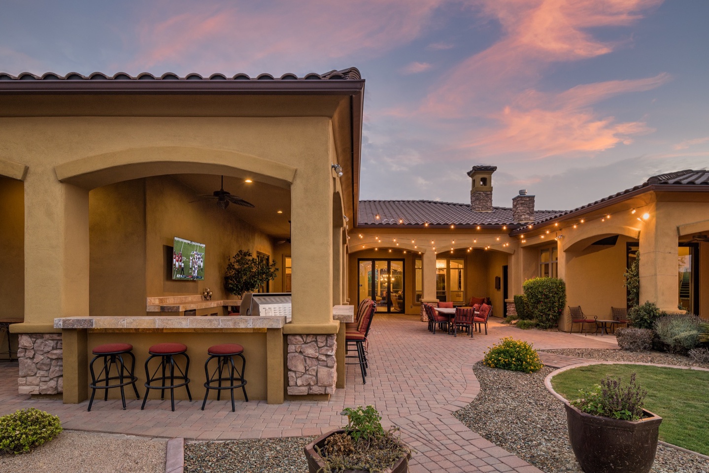 Great back patio with lots of seating