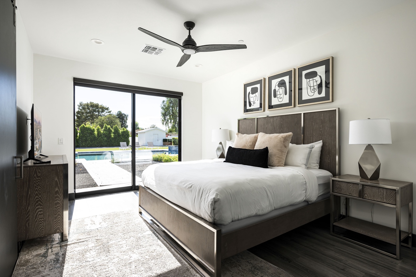Bedroom 3 - King bed w/ ensuite bathroom