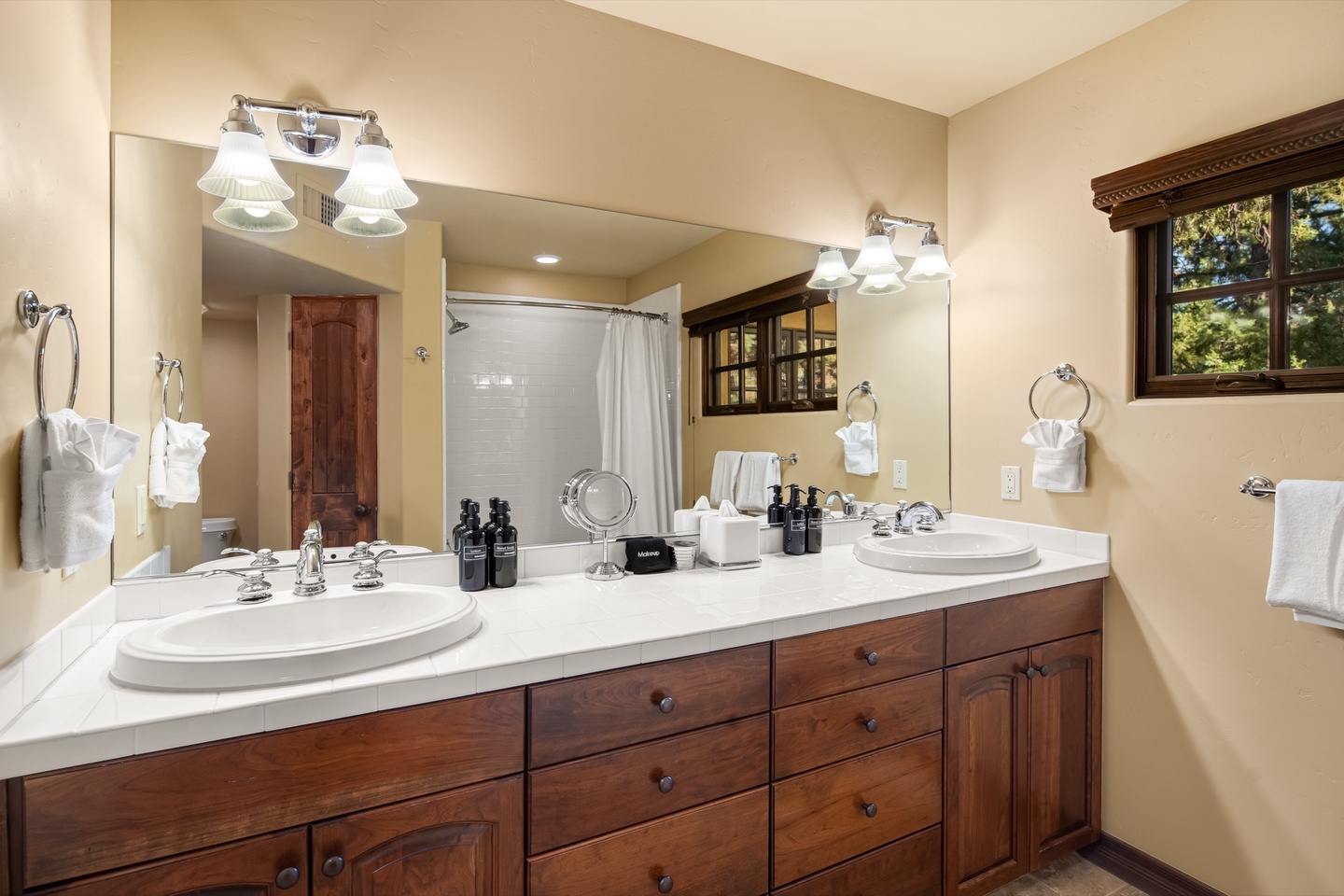 Bathroom 4 - ensuite bathroom