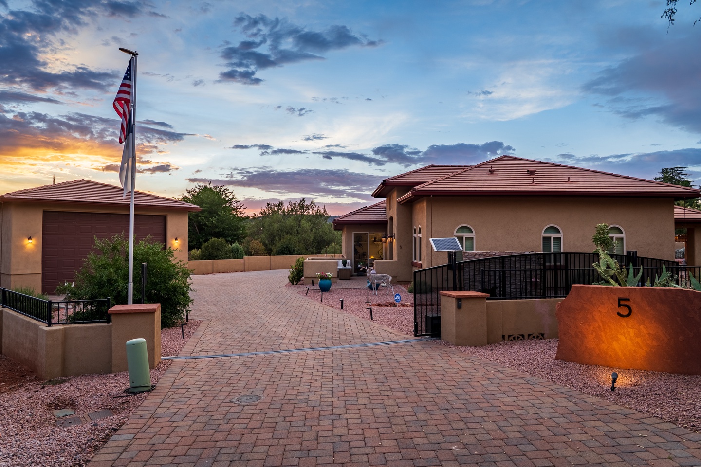 JL_5CougarDr-exteriors-18