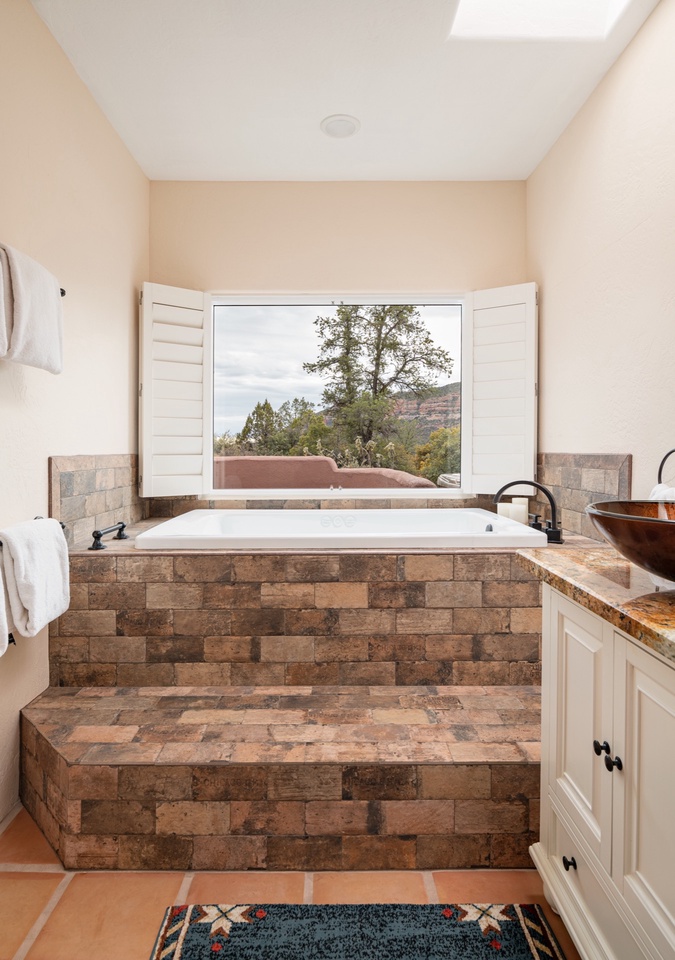 Soaking tub