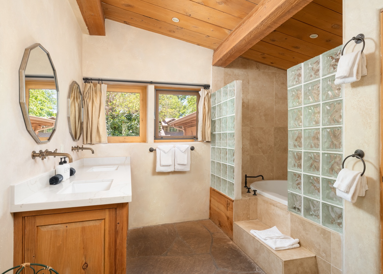 Bathroom 4 (Cottage A) - Full bathroom