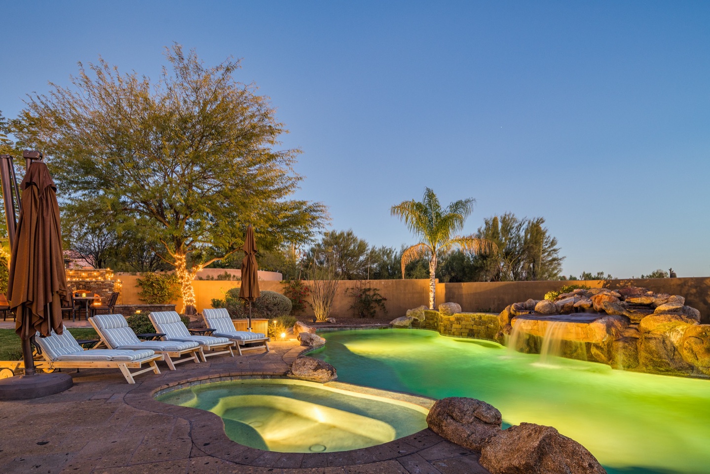 Large pool deck with ample seating/lounging