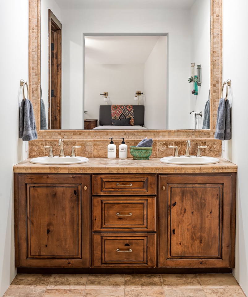 En-suite bathroom dual vanity