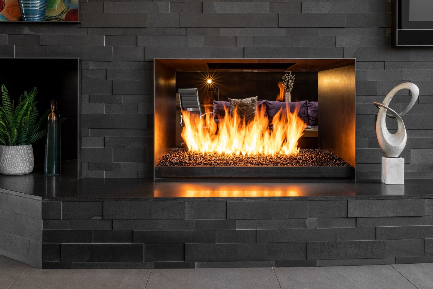 Two-way fireplace