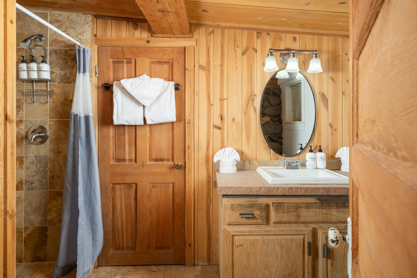 Bathroom 5 (Cottage B) - Full bathroom