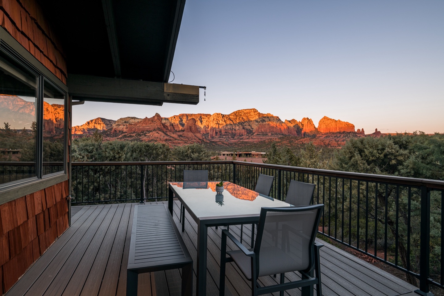 Exquisite outdoor dining backdrop