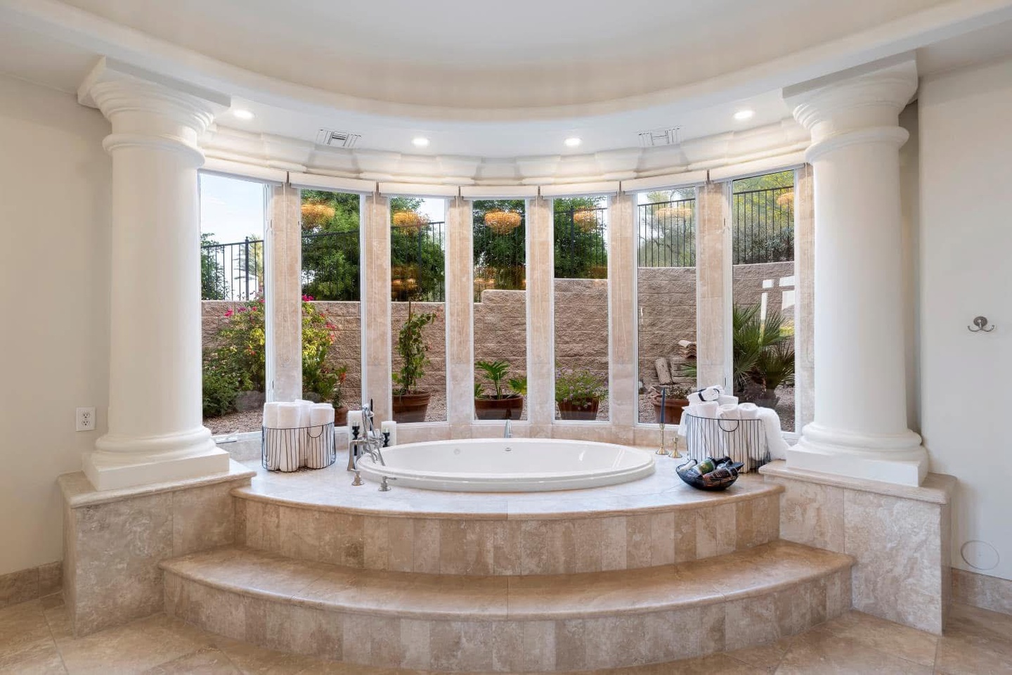 Soaking tub