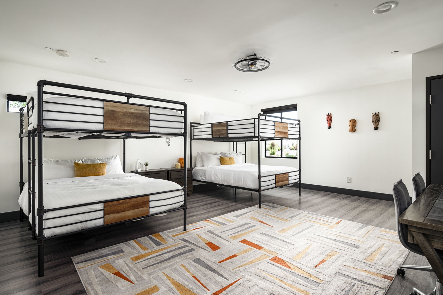 Bedroom 7 - Queen bunk beds (2 sets)