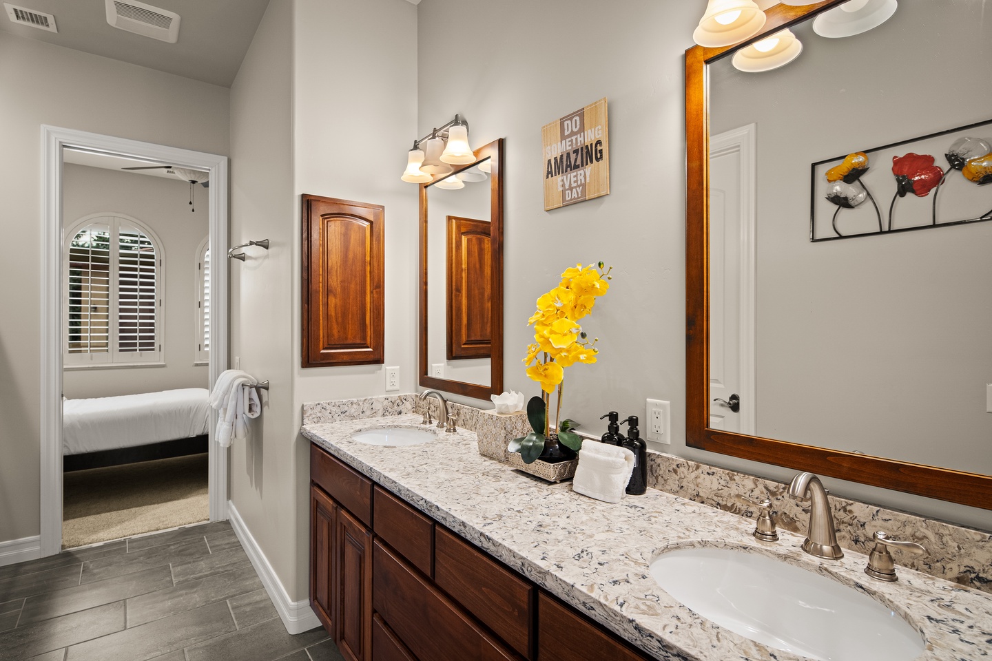 JL_5CougarDr-interiors-Bedrooms-06
