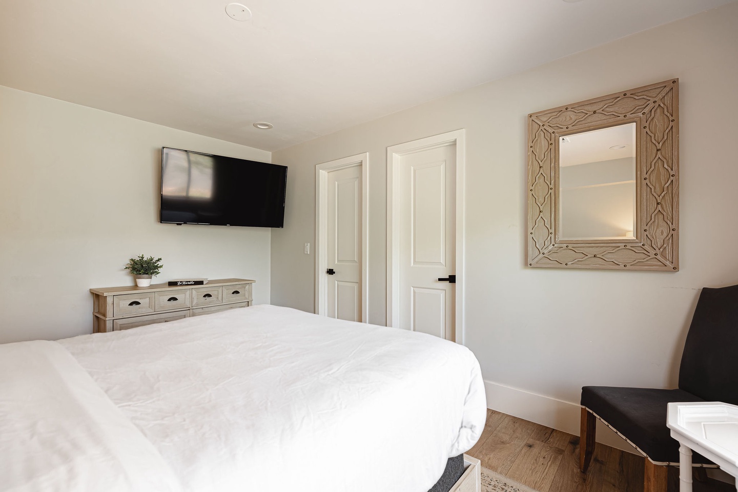 Bedroom #3 - Queen bed