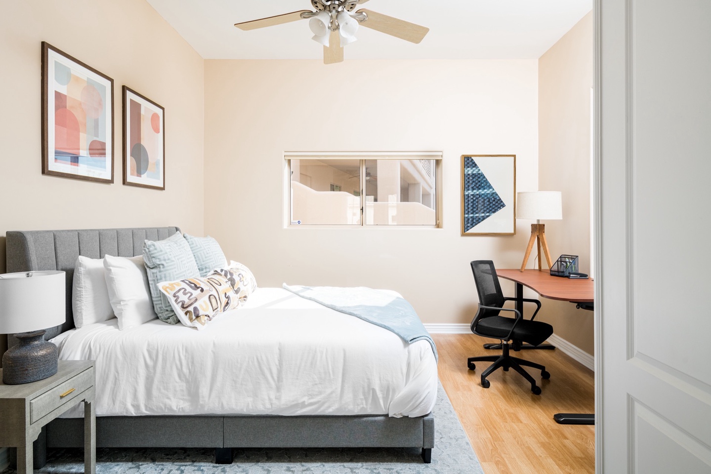 Bedroom 4 - Queen bed & work desk - Lower level