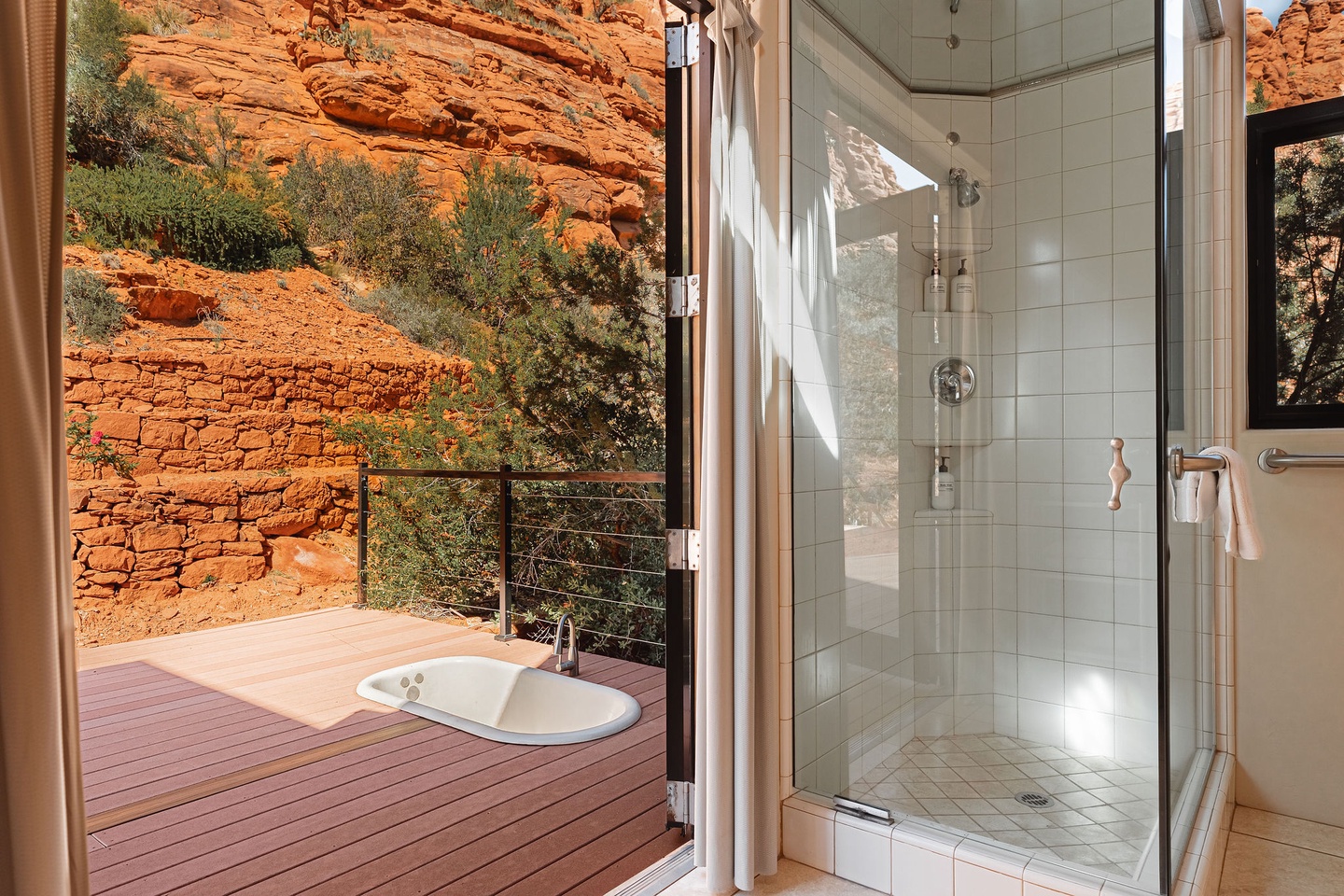 En-suite bathroom with outdoor deck & tub