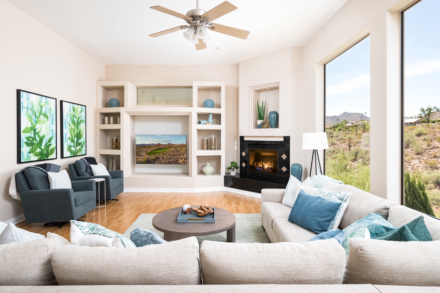 Spacious living room for the whole group