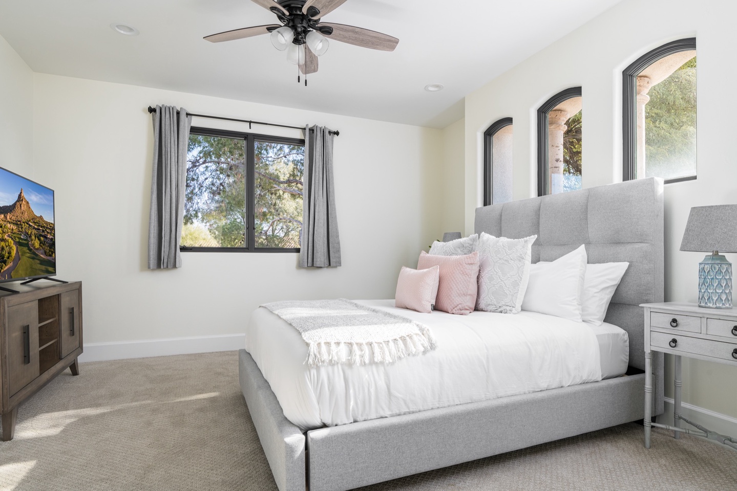 Main house Bedroom 4 - Queen bed