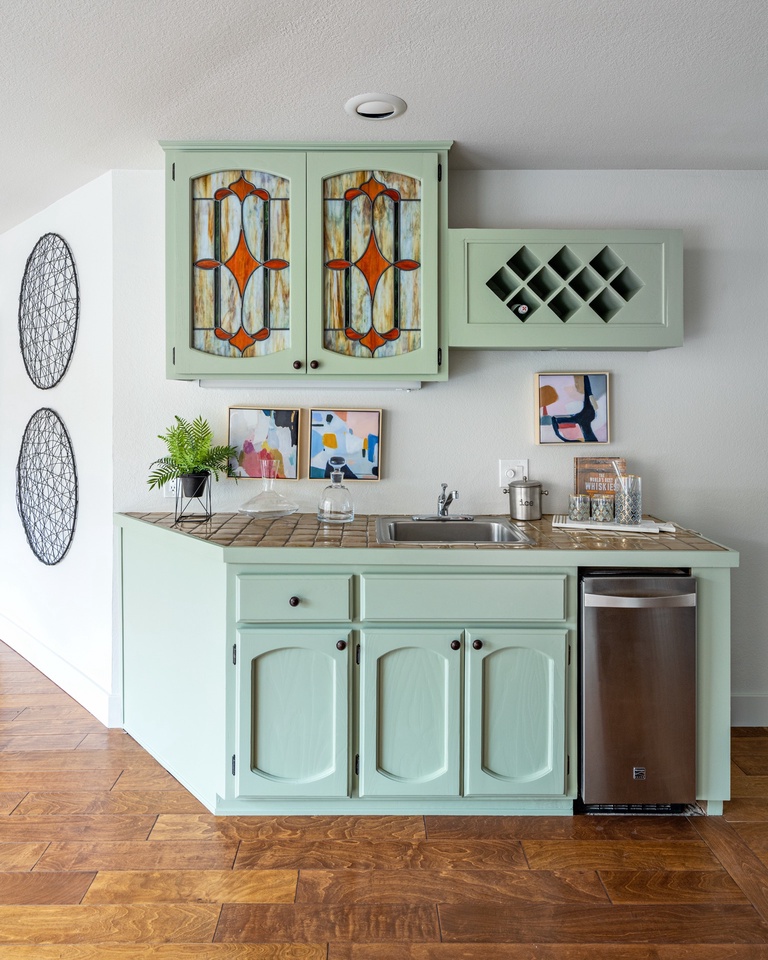 Wet bar